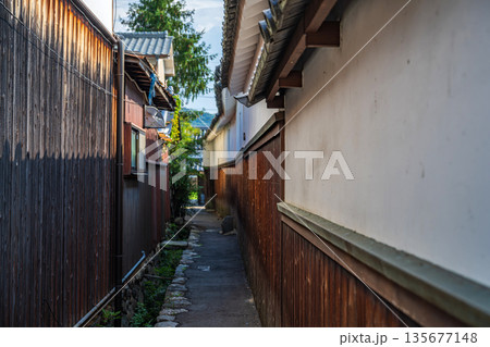 奈良 今井町の路地風景 135677148
