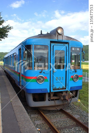 京都丹後鉄道宮福線の風景　与謝野駅　レールバス気動車（KTR700型） 135677553