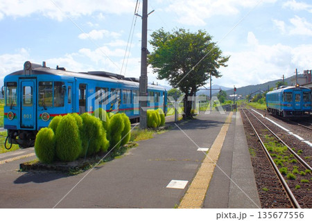 京都丹後鉄道宮福線の風景　与謝野駅　レールバス気動車（KTR700型） 135677556