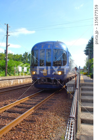 京都丹後鉄道宮福線の風景 網野駅 (KTR8000型 特急丹後の海) 京都丹後鉄道宮福線の風景 網野駅 (KTR8000型 特急丹後の海) 135677559