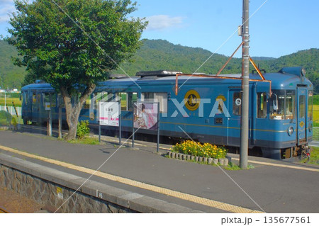 京都丹後鉄道宮豊線の風景 与謝野駅 レールバス気動車(KTR700型 観光列車あおまつ) 京都丹後鉄道宮豊線の風景 与謝野駅 レールバス気動車(KTR700型 観光列車あおまつ) 135677561