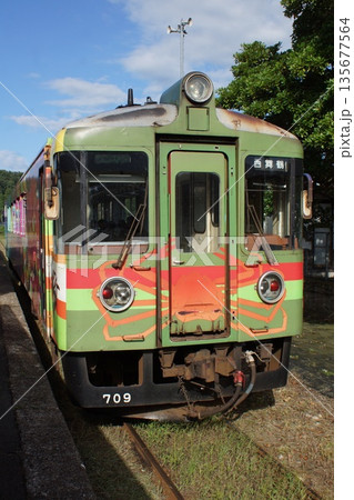 京都丹後鉄道宮豊線の風景　網野駅　レールバス気動車（KTR700型） 135677564
