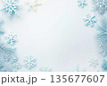 雪の結晶の背景 135677607