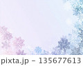 雪の結晶の背景デザイン 135677613