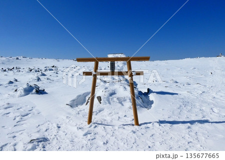 冬の蓼科山山頂 冬の蓼科山山頂 135677665