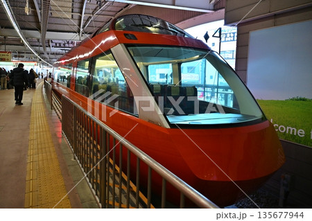 箱根湯本駅のロマンスカー　神奈川 135677944