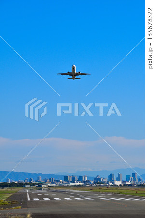大阪空港 離陸 大阪空港 離陸 135678322
