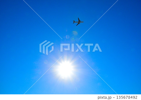 航空機 上昇中 航空機 上昇中 135678492