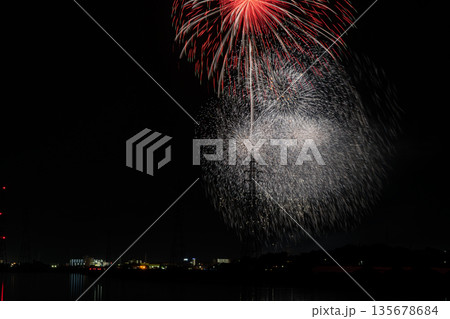 田原市の渥美半島花火大会の風景(愛知県) 135678684