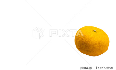 柚子 マクロ撮影 白背景 135678696