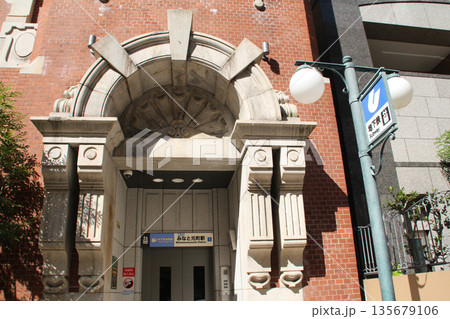 神戸市営地下鉄海岸線みなと元町駅 135679106