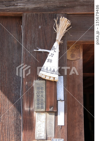 京都西陣の桜の名所　十二坊上品蓮台寺 135679486