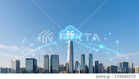 5G回線が集まる都市ビルの次世代通信イメージ 135680370