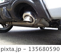 自動車のマフラー 135680590