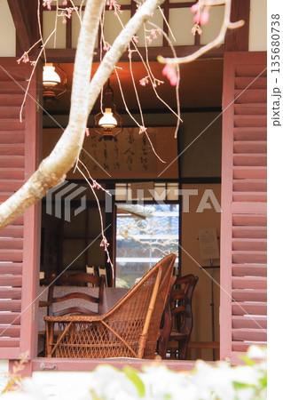 同志社大学の創始者新島襄の新島旧邸 135680738