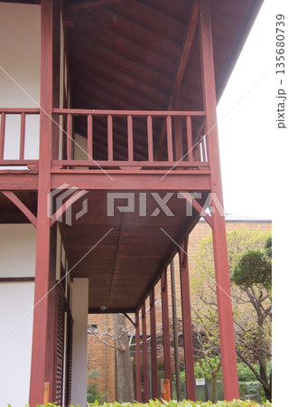 同志社大学の創始者新島襄の新島旧邸 135680739