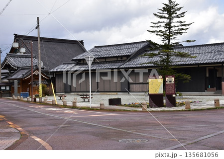 滋賀県高島市 今津の街並み「九里半街道起点」 滋賀県高島市 今津の街並み「九里半街道起点」 135681056