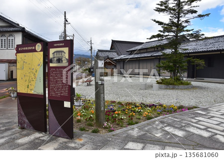 滋賀県高島市　今津の街並み「九里半街道起点」 135681060