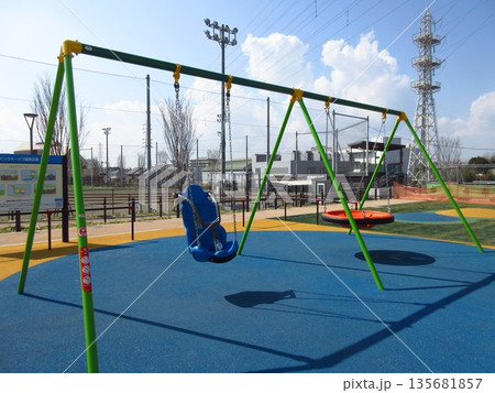 千葉県市川市にある「ぴあぱーく妙典」内の「インクルーシブ遊具広場」 135681857