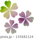 綺麗な水彩模様の花型のアイコンのイメージのイラスト 綺麗な水彩模様の花型のアイコンのイメージのイラスト 135682124