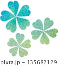 綺麗な水彩模様の花型のアイコンのイメージのイラスト 綺麗な水彩模様の花型のアイコンのイメージのイラスト 135682129