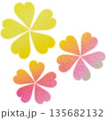 綺麗な水彩模様の花型のアイコンのイメージのイラスト 綺麗な水彩模様の花型のアイコンのイメージのイラスト 135682132