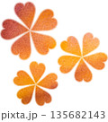 綺麗な水彩模様の花型のアイコンのイメージのイラスト 綺麗な水彩模様の花型のアイコンのイメージのイラスト 135682143
