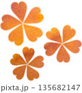 綺麗な水彩模様の花型のアイコンのイメージのイラスト 綺麗な水彩模様の花型のアイコンのイメージのイラスト 135682147