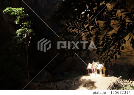 Phraya Nakhon Cave Temple.Phraya Nakhon Cave is located in Khao Sam Roi Yot National Park in Prachuap Khiri Khan Province in southern Thailand. Sunlight illuminates the cave temple. 135682314