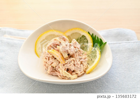 鯖缶と切り干し大根のマヨネーズレモン和え 135683172
