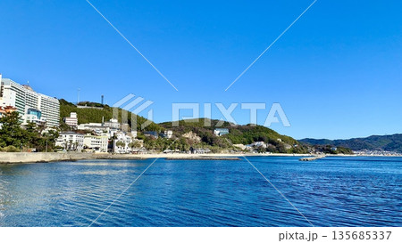 青空が広がる宮崎海水浴場〈吉良ワイキキビーチ/愛知県西尾市〉 135685337