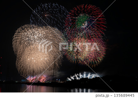 田原市の渥美半島花火大会の風景(愛知県) 135689445