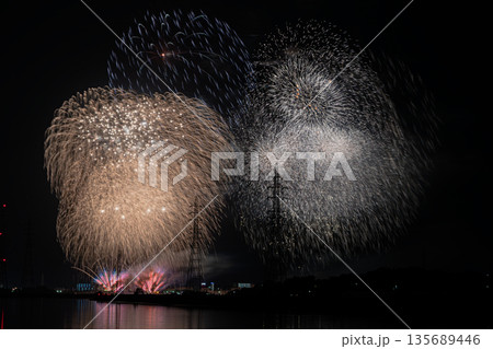 田原市の渥美半島花火大会の風景(愛知県) 135689446