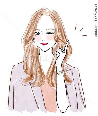 人差し指を立てる女性 人差し指を立てる女性 135692054