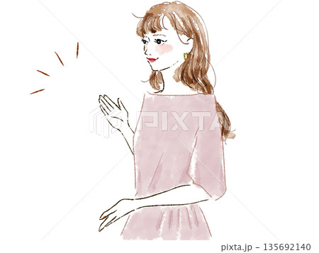 笑顔で手を差し出す女性 135692140