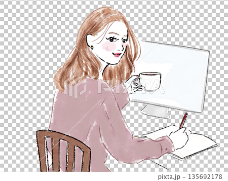 一位女士在咖啡館一邊喝咖啡一邊使用筆記型電腦 135692178