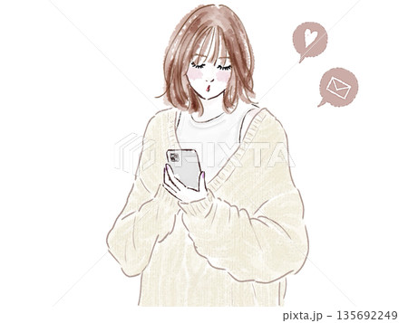 スマホを操作する女性 135692249