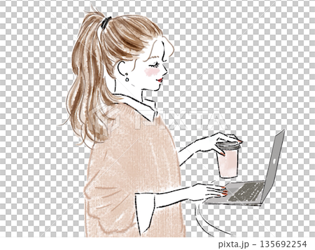 パソコンを使う女性 135692254