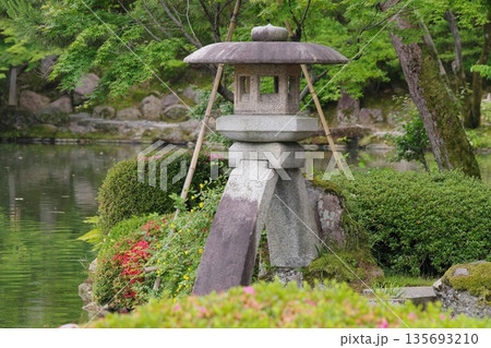 兼六園　徽軫灯籠 135693210