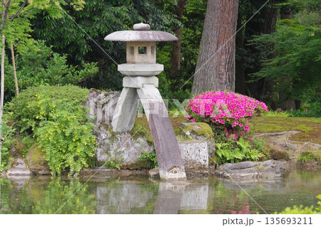 兼六園　徽軫灯籠 135693211