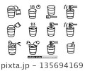 インスタントヌードルのアイコンセット（編集可能なストローク） 135694169