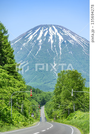 相川ビューポイントパーキングからの羊蹄山　喜茂別町 135694278