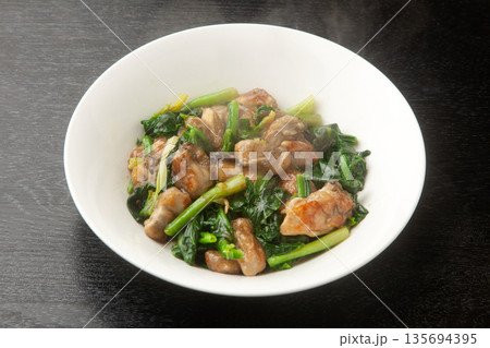 牡蠣とほうれん草のバタ醤油炒め 135694395