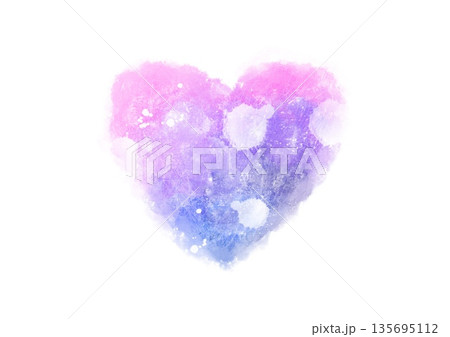 水彩グラデーションのハートの形 135695112