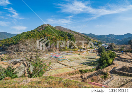 明日香村稲渕の棚田冬景色 日本の棚田百選 奈良県 明日香村稲渕の棚田冬景色 日本の棚田百選 奈良県 135695535
