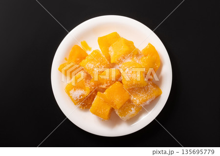 冷凍　カット　マンゴー 135695779