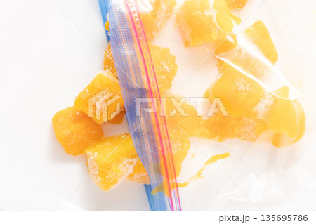 冷凍 カット マンゴー 冷凍 カット マンゴー 135695786