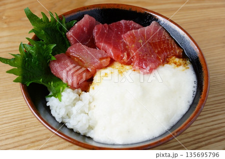 まぐろ山かけ丼 まぐろ山かけ丼 135695796