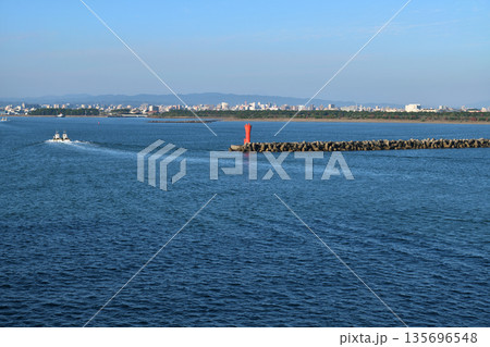 朝の宮崎港　宮崎カーフェリーよりの眺望 135696548