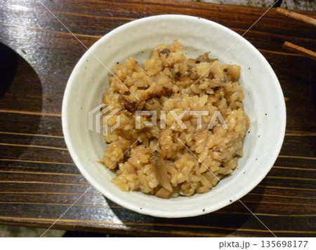 軍鶏の炊き込みご飯 135698177